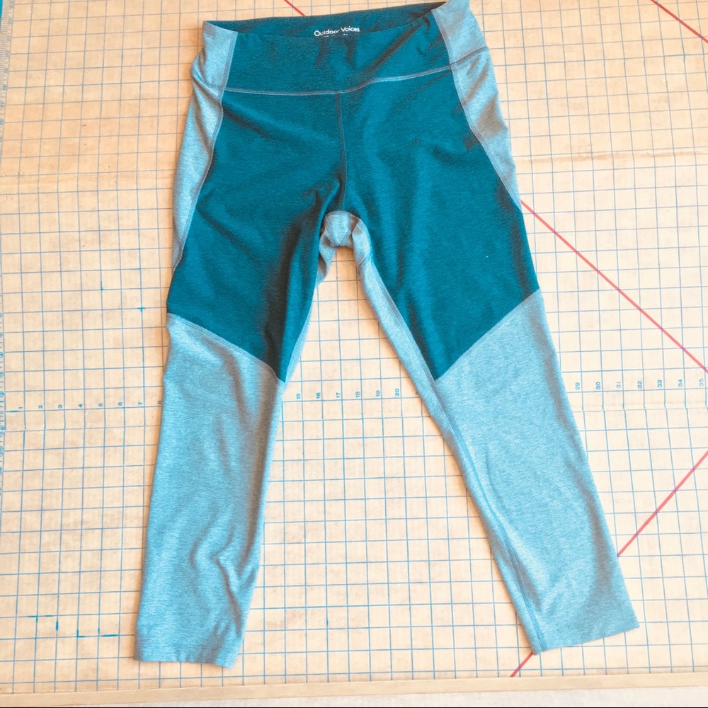 Outdoor Voices + Madewell 3/4 warmup leggings.